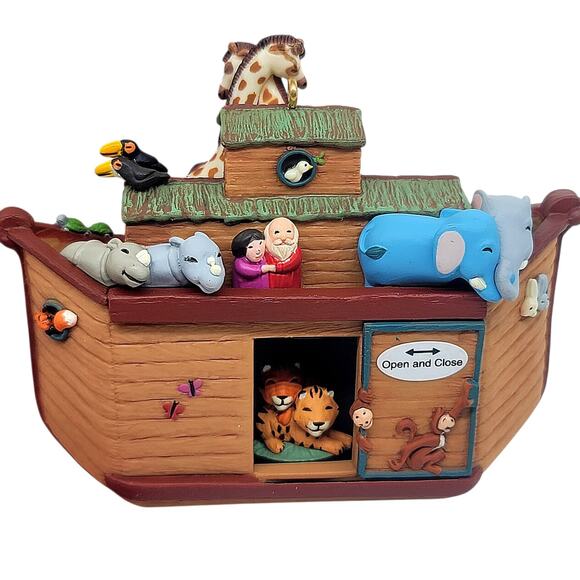 Vintage 2005 Hallmark Noah's Ark Christmas Ornament Changing Animals Door - Picture 2 of 5